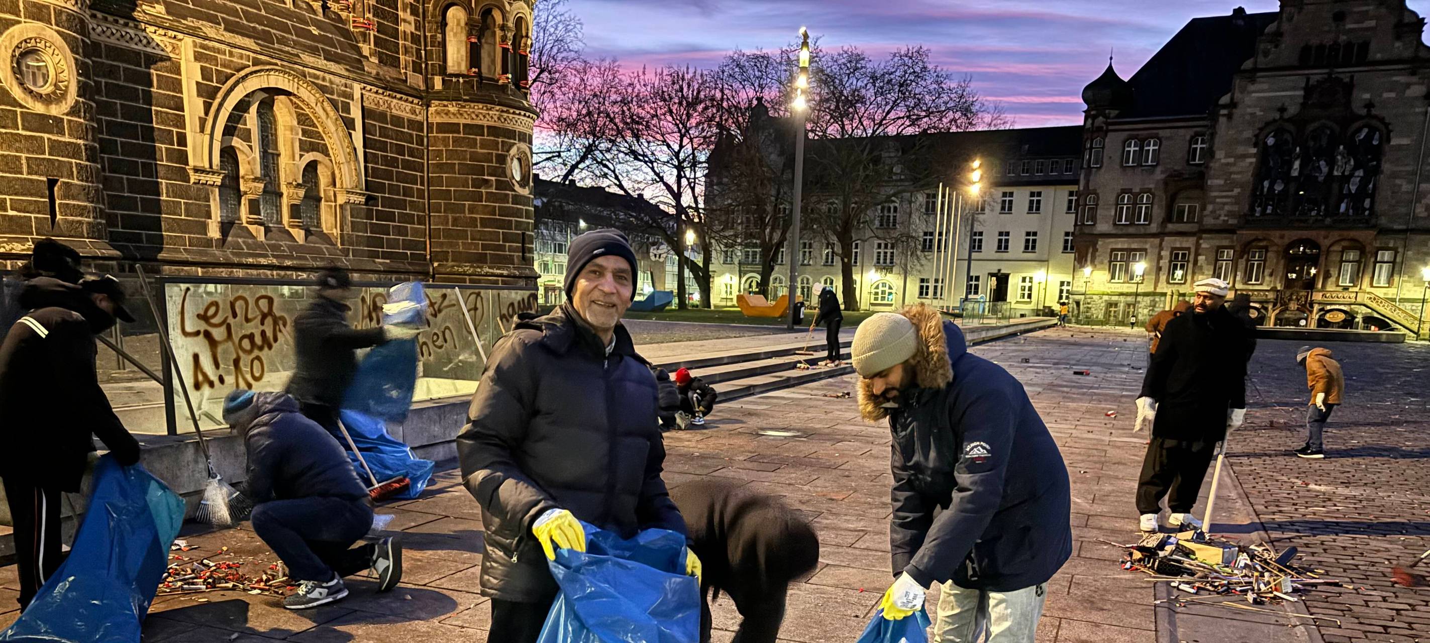 Muslimische Gemeinde hat Feuerwerksreste aufgesammelt
