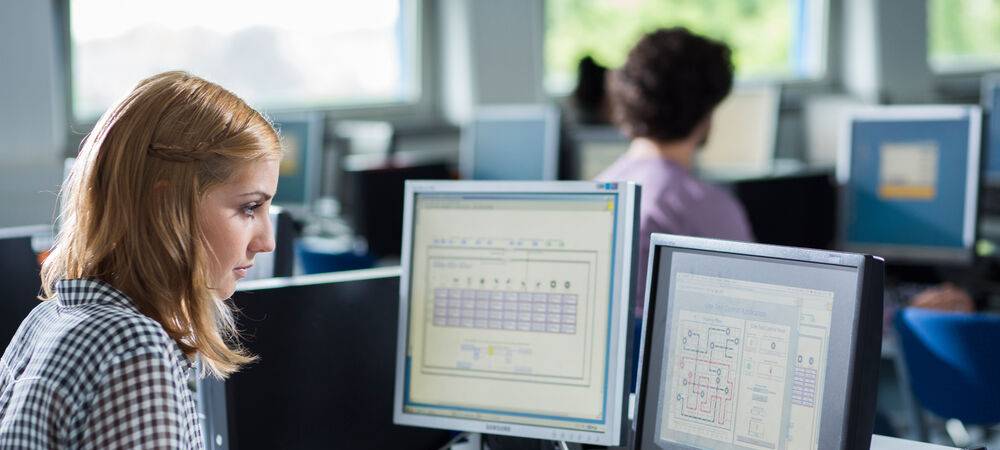 Hochschule schaut sich Arbeitsplatz der Zukunft an