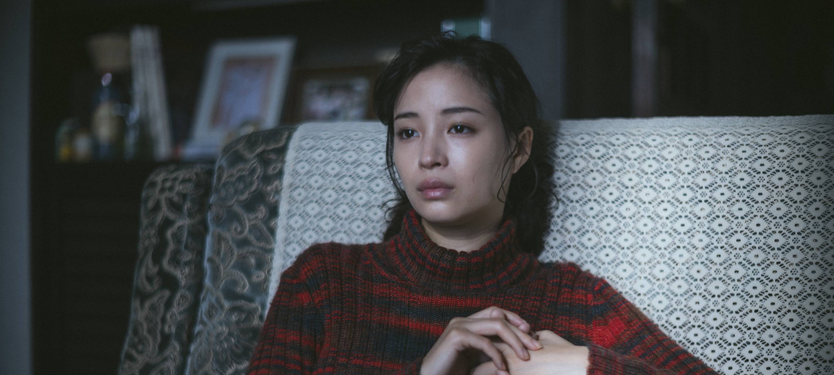 Das Geheimnis nagt an den Schwestern.