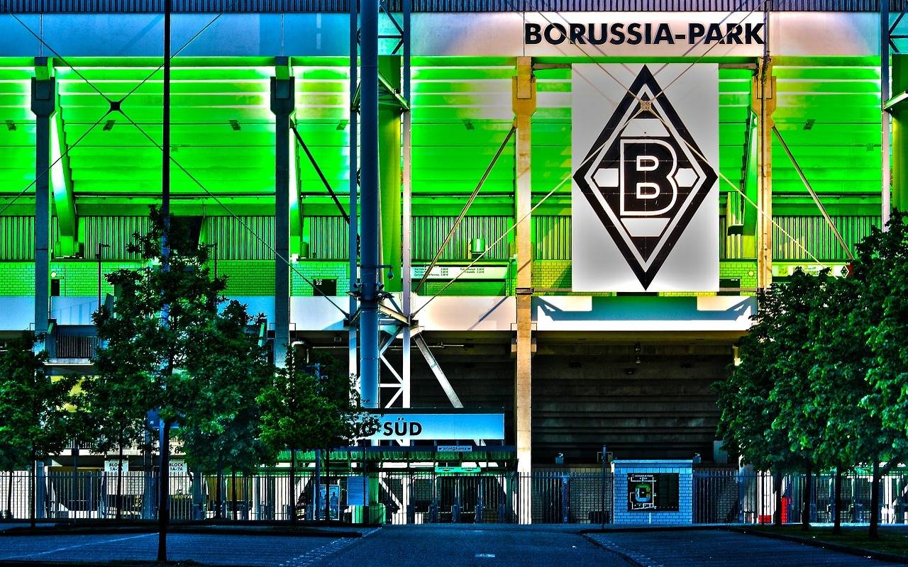 Borussia-Park im Dunkeln