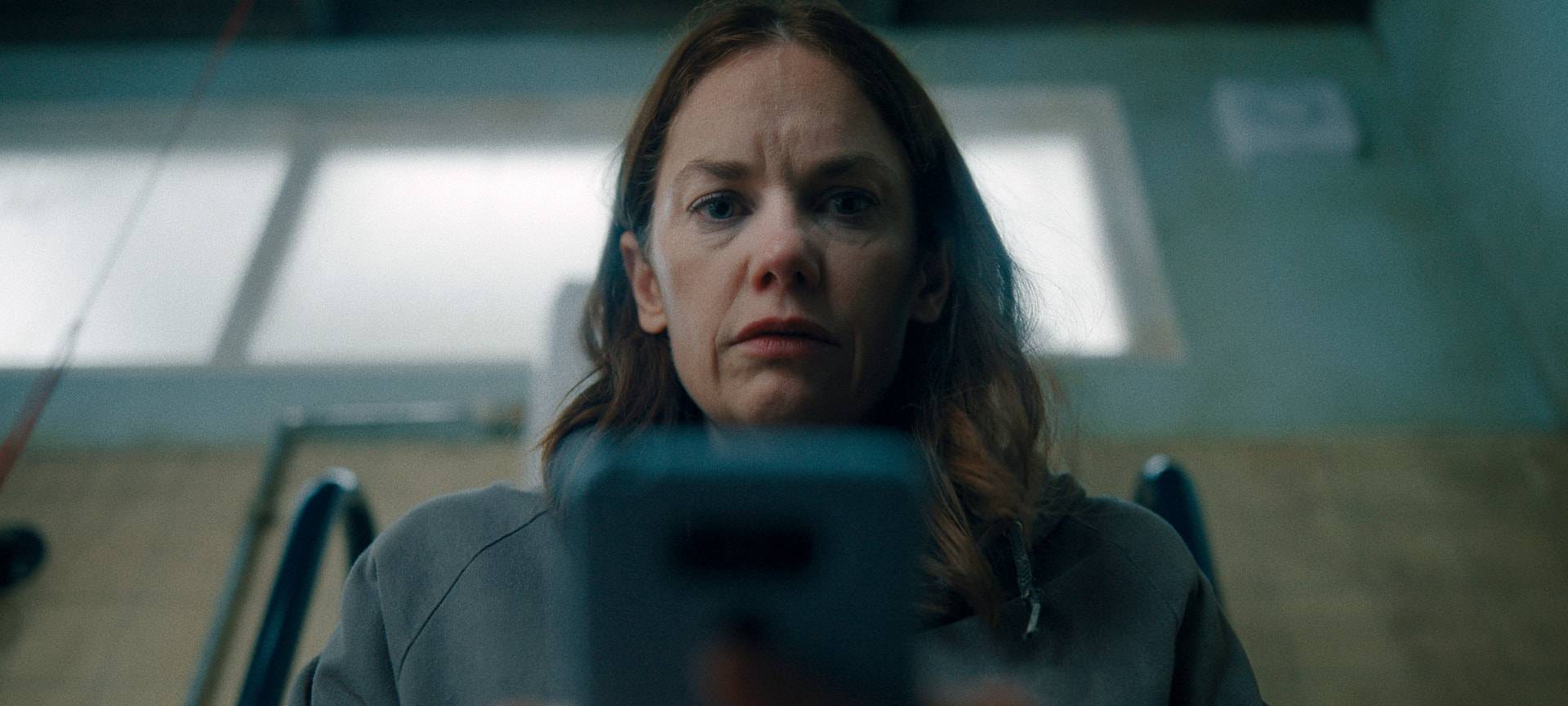 Sarah recherchiert.