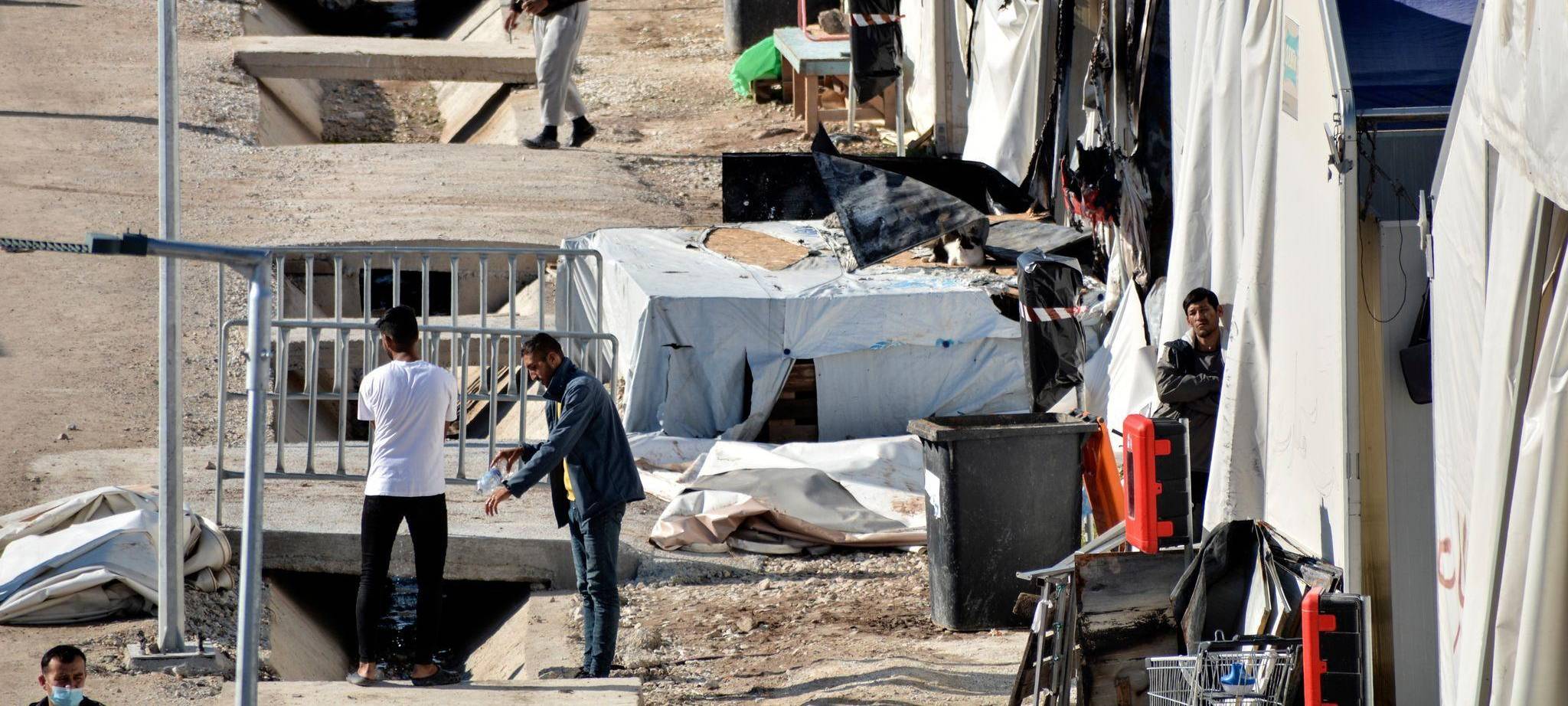 Migranten auf Lesbos vor Papst-Reise nach Griechenland