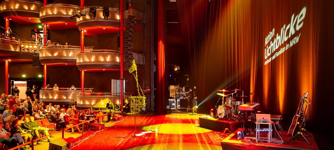 Lichtblicke Weihnachtskonzert: Über 165.000 Euro für den guten Zweck! - Michael Patrick Kelly hautnah