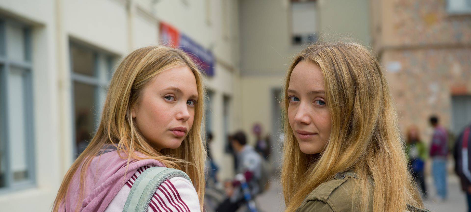 Die beiden Schwestern. Eigentlich unzertrennlich. Doch dann kam Lehrer Rick Hansen.