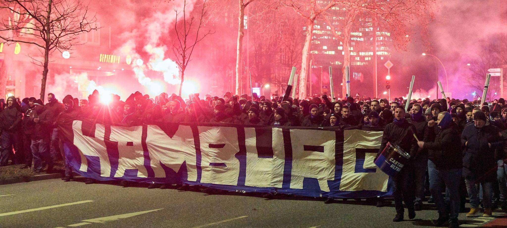 FC St. Pauli - Hamburger SV - HSV-Fanmarsch