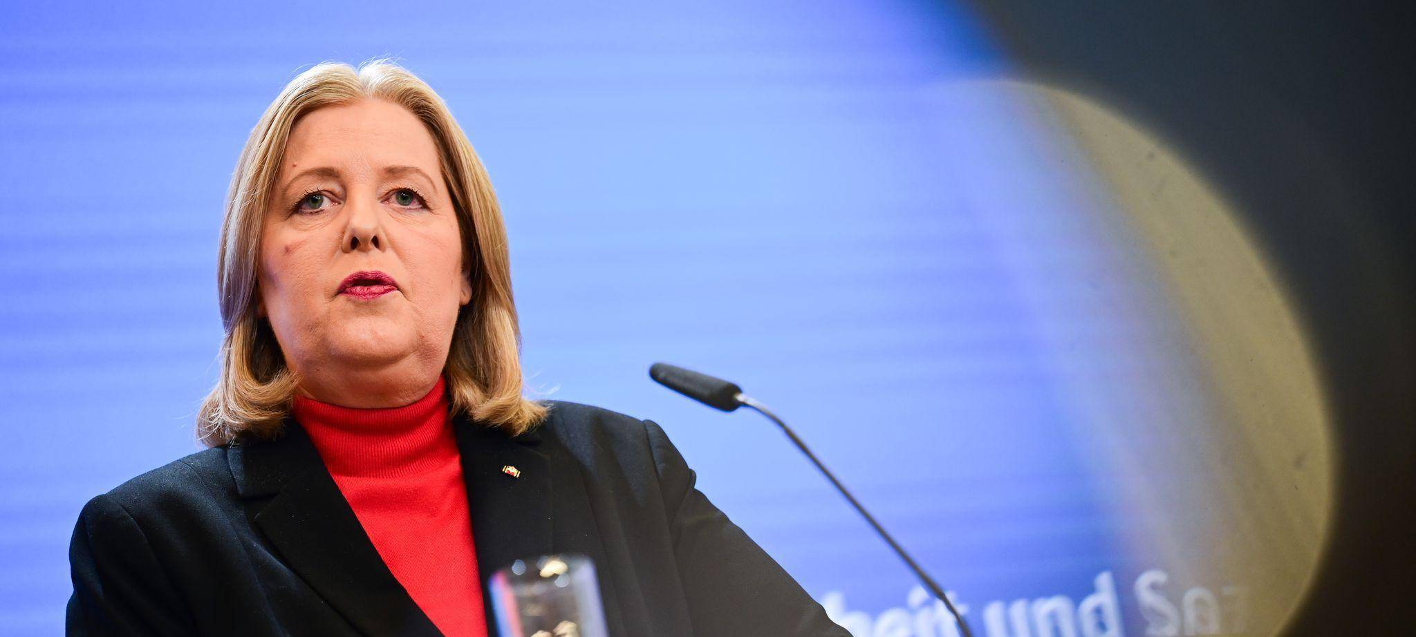 Übergabe Bericht der Kommission zur Sozialstaatsreform