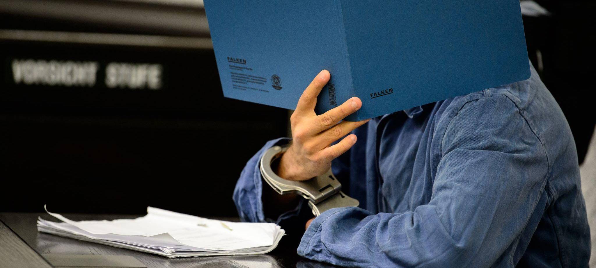 Prozess um Kriegsverbrechen gegen 24-Jährigen