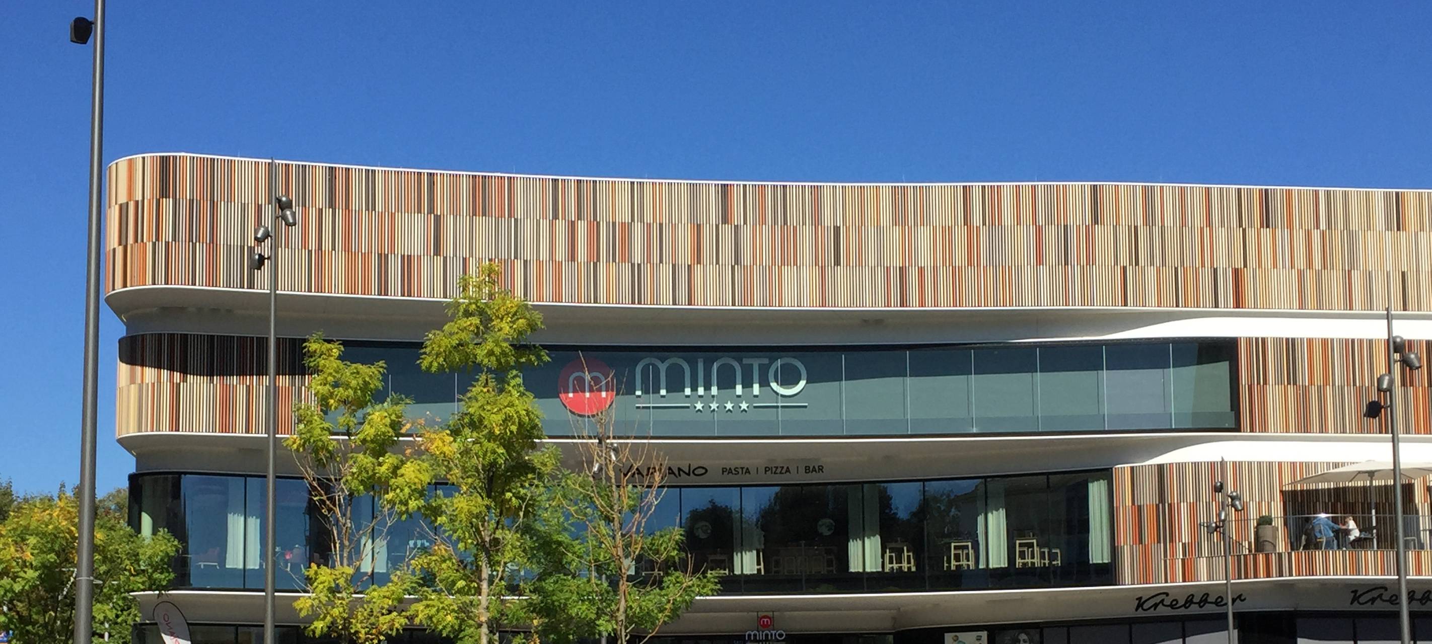 Menschenmenge durch Prügelei am Minto