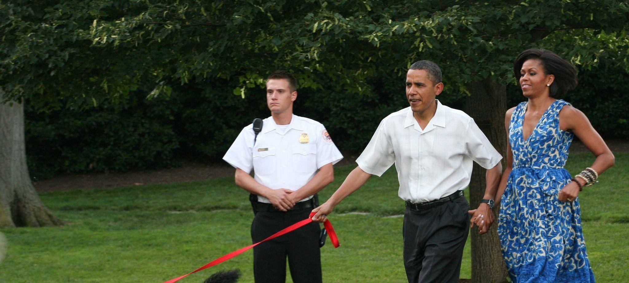 US-Präsident Obama führt Hund an der Leine