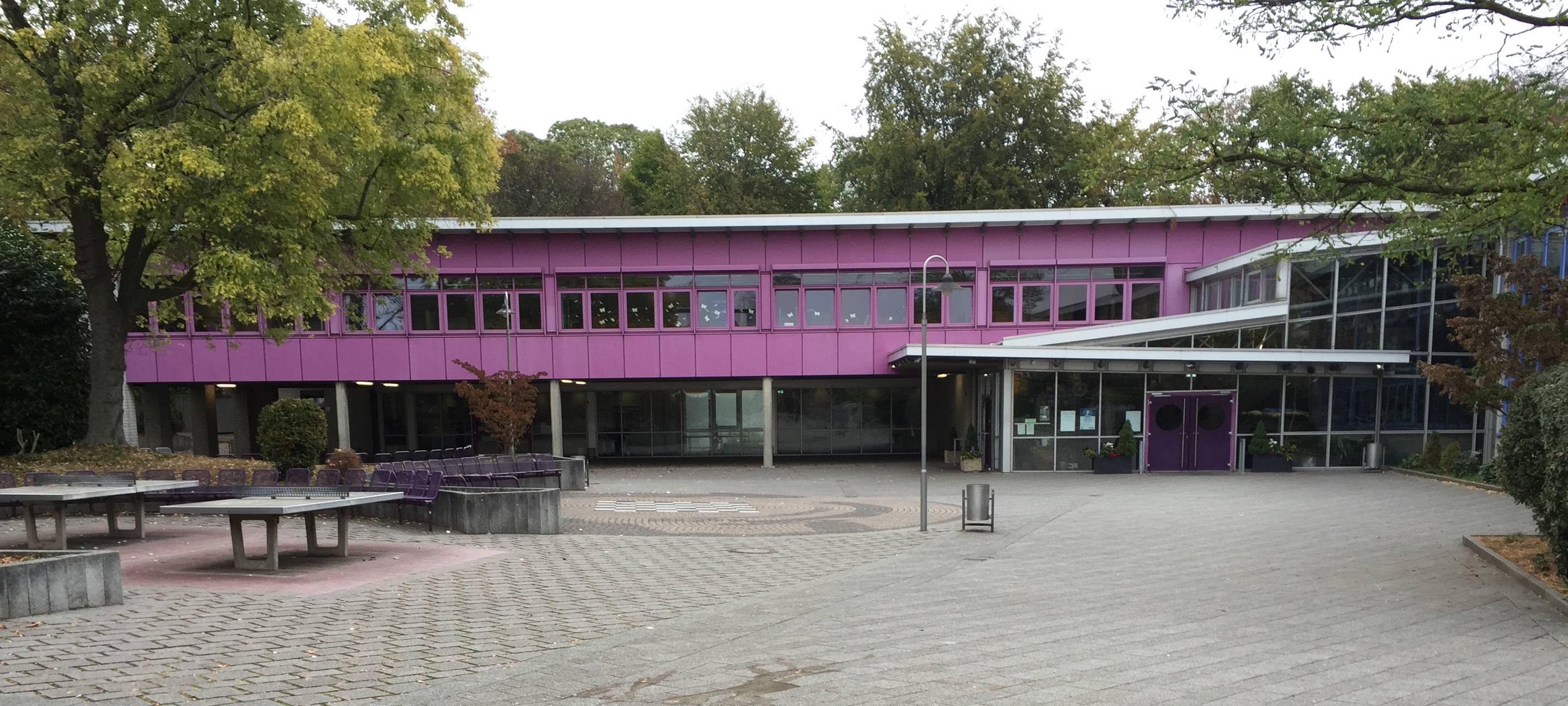 Was treiben Schüler auf dem Pausenhof?