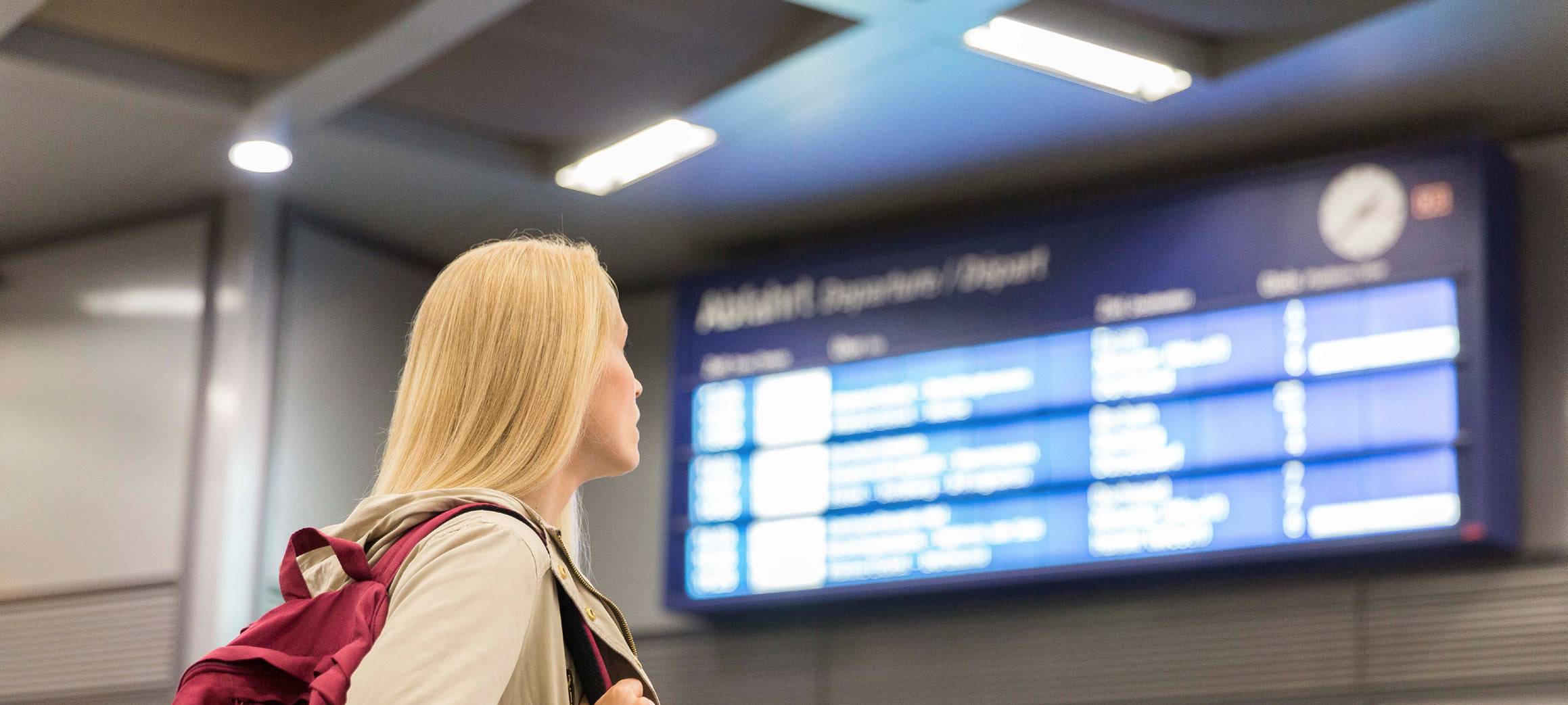 Anzeigetafel im Bahnhof