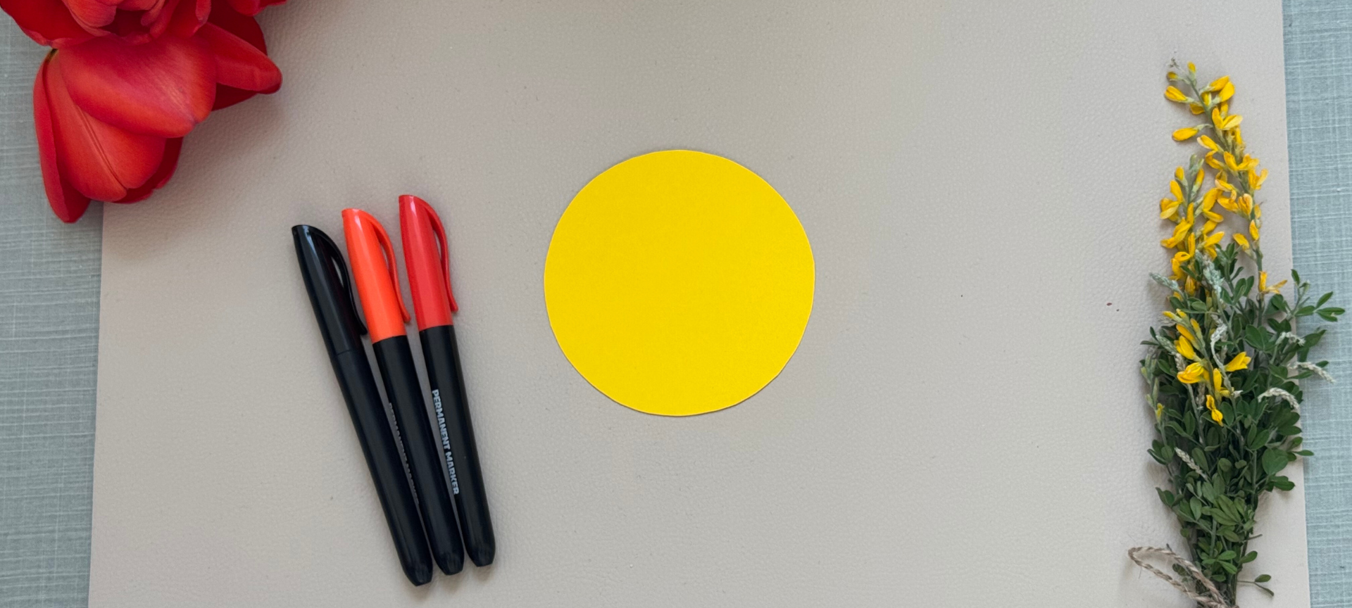 5. Augen, Schnabel und Bäckchen malen